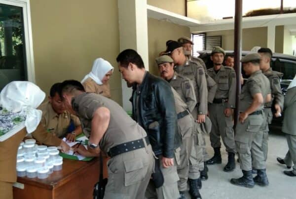 DINAS SATPOL PP DAN DAMKAR KOTA CIMAHI GELAR TES URINE DALAM MENCIPTAKAN LINGKUNGAN KERJA BERSIH NARKOBA