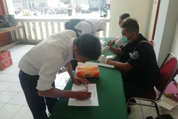 BNNK Cimahi melakukan kegiatan Test Urine kepada Mahasiswa Stikes Jenderal Achmad Yani