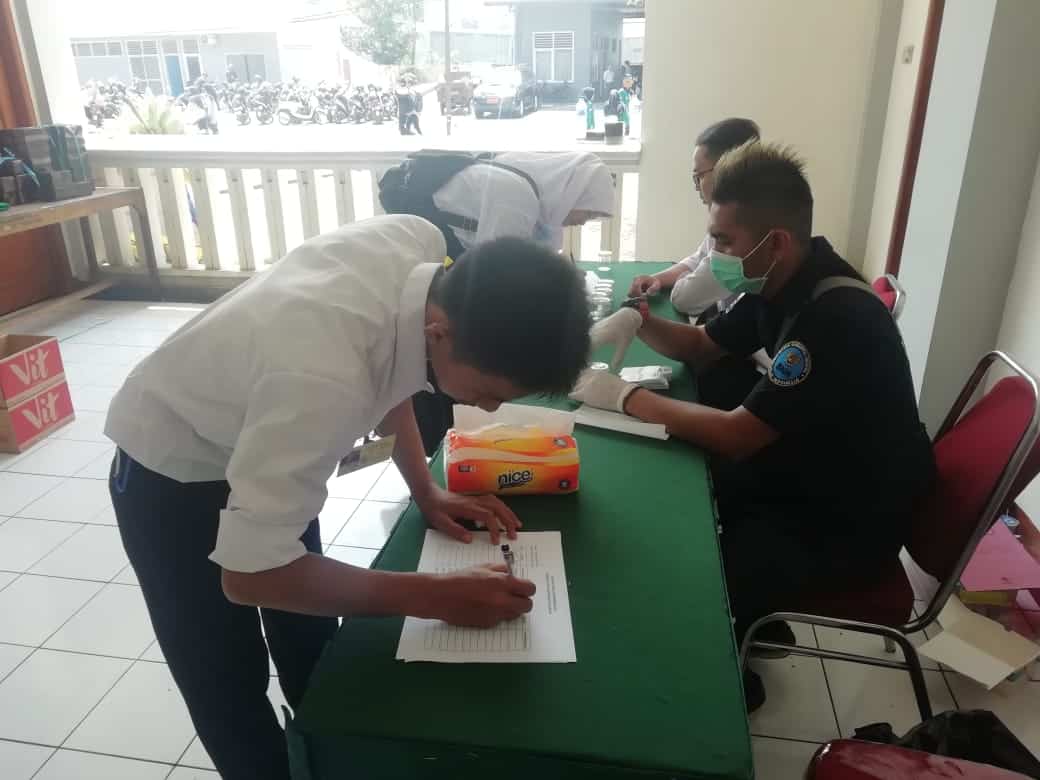 BNNK Cimahi melakukan kegiatan Test Urine kepada Mahasiswa Stikes Jenderal Achmad Yani BNNK Cimahi melakukan kegiatan Test Urine kepada Mahasiswa Stikes Jenderal Achmad Yani