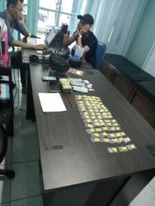 KEPALA BNN KOTA CIMAHI GEREBEK LANGSUNG TOKO OBAT ILLEGAL, TEMUKAN RATUSAN OBAT DAFTAR G KEPALA BNN KOTA CIMAHI GEREBEK LANGSUNG TOKO OBAT ILLEGAL, TEMUKAN RATUSAN OBAT DAFTAR G